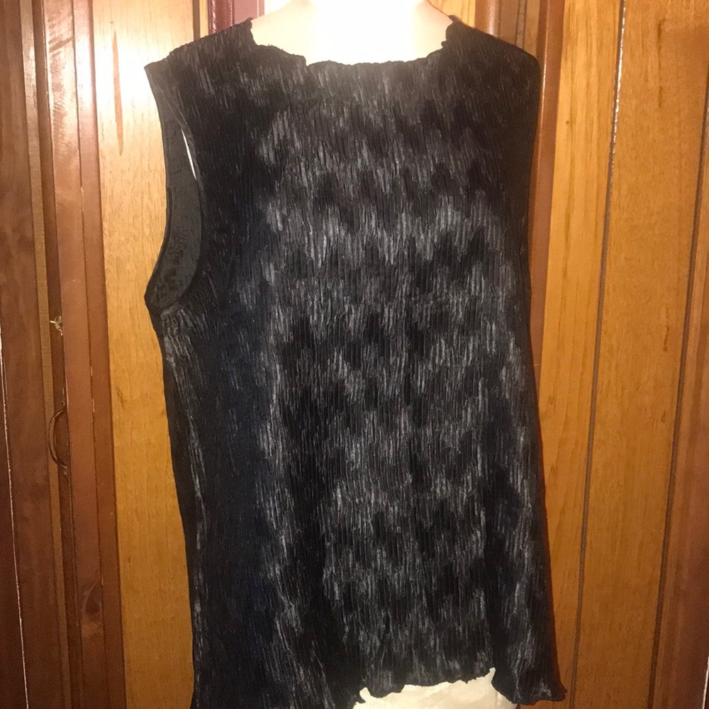 WD NY woman Black tank top size 2X